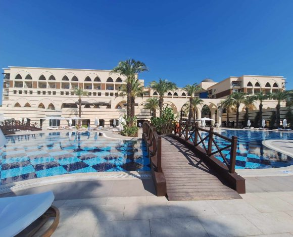 Gospa, zakrivate mi pogled na mišice in testosteron