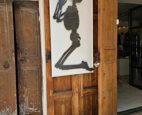 MRTEV ČLOVEK V ŽIVEM TELESU